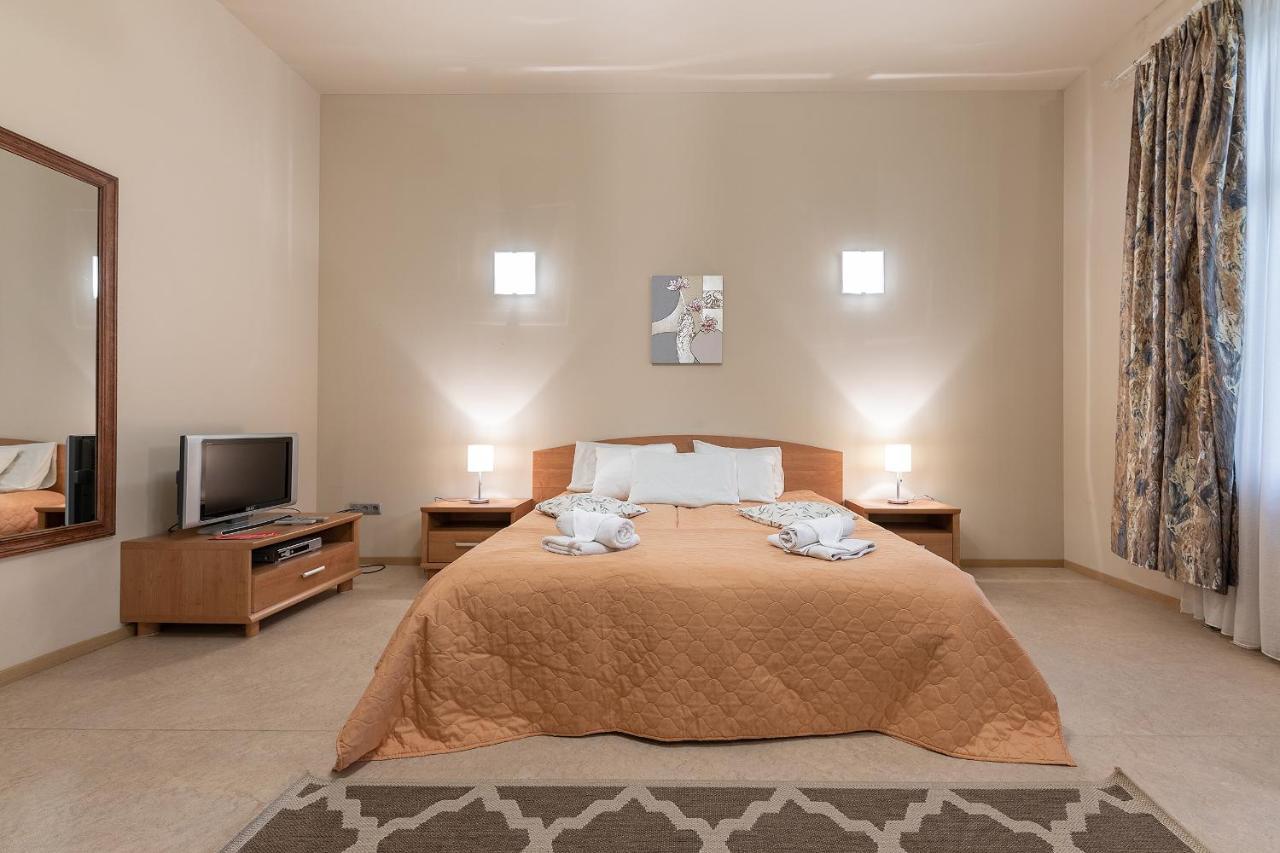 Hotel Valensija Jurkalne Zewnętrze zdjęcie