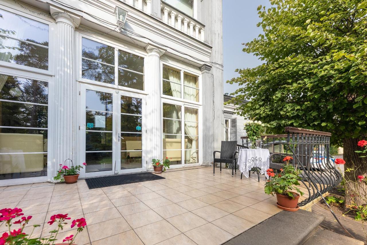 Hotel Valensija Jurkalne Zewnętrze zdjęcie