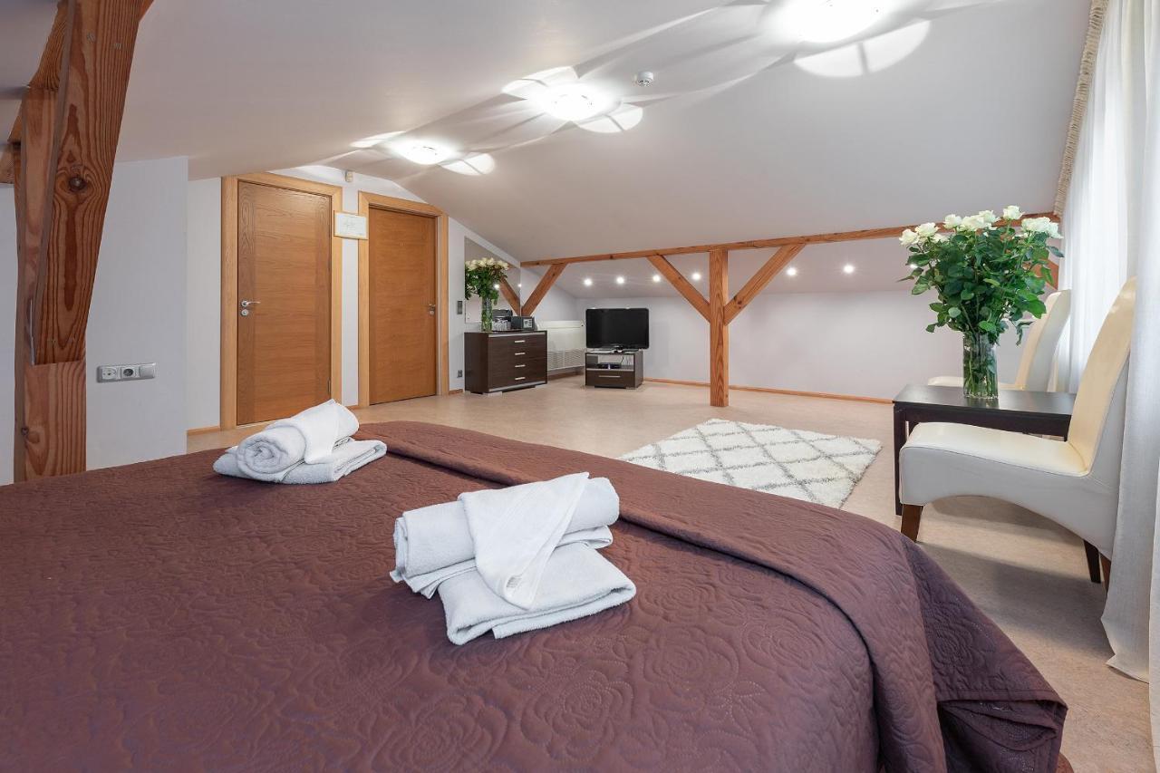 Hotel Valensija Jurkalne Zewnętrze zdjęcie
